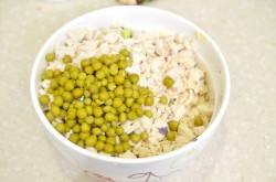 Классическое оливье курицей - шаг 8