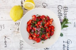 Клубничная сальса