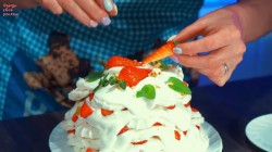название картинки Торт из зефира с клубникой без выпечки