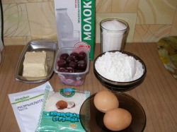 Кокосовые маффины с вишней