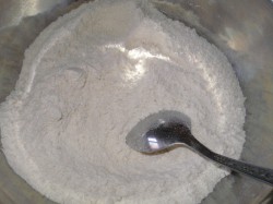 Кокосовые маффины с вишней