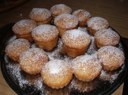 Кокосовые маффины с вишней