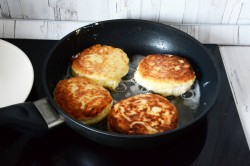 название картинки Пышные кокосовые сырники