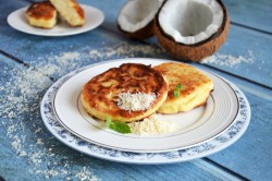 название картинки Пышные кокосовые сырники