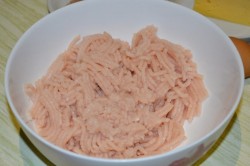 название картинки Колбаса домашняя куриная с сыром