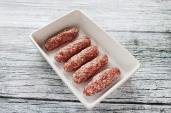 название картинки Колбаски чевапчичи в духовке