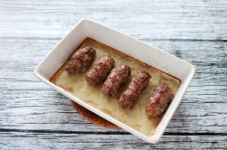 название картинки Колбаски чевапчичи в духовке
