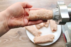 название картинки Колбаски Кеббе на мясорубке