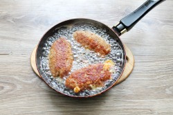 название картинки Колбаски Кеббе на мясорубке