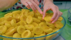 название картинки Компот из абрикосов без косточек на зиму с лимонной кислотой