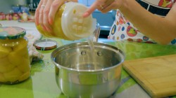 название картинки Компот из абрикосов без косточек на зиму с лимонной кислотой