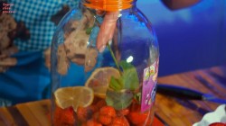 название картинки Компот из клубники, лимона и мяты на зиму