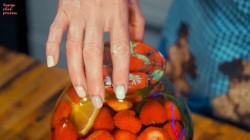 название картинки Компот из клубники, лимона и мяты на зиму