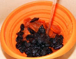 Компот из кураги и чернослива - шаг 1 Компот из кураги и чернослива - шаг 1