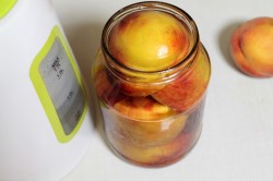 название картинки Компот из персиков на зиму