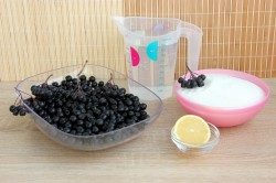 название картинки Компот из черноплодной рябины на зиму