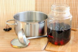 название картинки Компот из черноплодной рябины на зиму