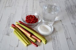 название картинки Компот из смородины и ревеня