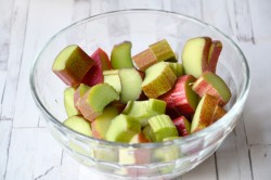 название картинки Компот из смородины и ревеня