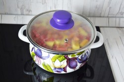 название картинки Компот из смородины и ревеня