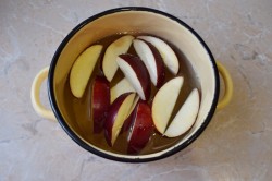 название картинки Компот из варенья и яблок