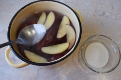 название картинки Компот из варенья и яблок