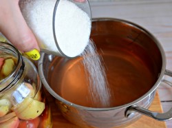 название картинки Компот из яблок и слив на зиму