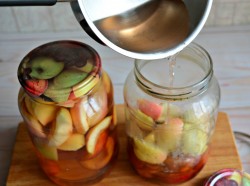 название картинки Компот из яблок и слив на зиму