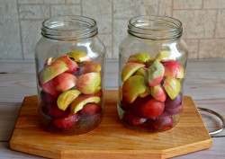 название картинки Компот из яблок и слив на зиму