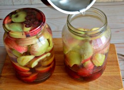 название картинки Компот из яблок и слив на зиму