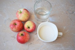 Яблочный компот из свежих яблок в кастрюле