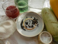 название картинки Консервированные кабачки с кетчупом чили на зиму