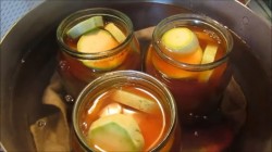 название картинки Консервированные кабачки с кетчупом чили