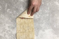 Конвертики из лаваша с разными начинками на сковороде - шаг 10