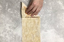 Конвертики из лаваша с разными начинками на сковороде - шаг 8