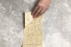 Конвертики из лаваша с разными начинками на сковороде - шаг 9