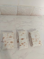 Конвертики с крабовыми палочками на сковороде