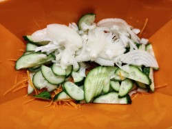 название картинки Корейский салат с огурцами и курицей