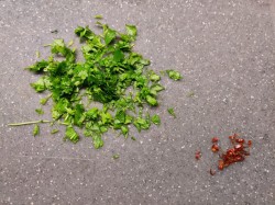 название картинки Корейский салат с огурцами и курицей