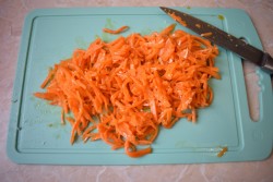 Салат с куриной грудкой и корейской морковью