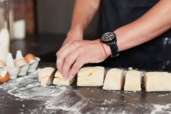 Коржи для торта на сковороде с вареной сгущенкой - шаг 10