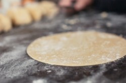 Коржи для торта на сковороде с вареной сгущенкой - шаг 13