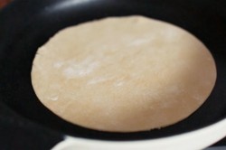 Коржи для торта на сковороде с вареной сгущенкой - шаг 14