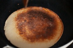 Коржи для торта на сковороде с вареной сгущенкой - шаг 15