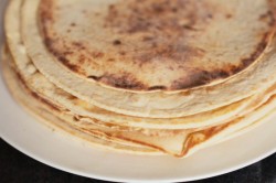 Коржи для торта на сковороде с вареной сгущенкой - шаг 16