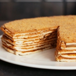 Коржи для торта на сковороде с вареной сгущенкой