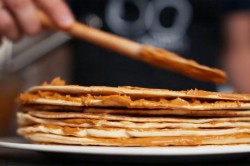 Коржи для торта на сковороде с вареной сгущенкой - шаг 20