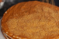 Коржи для торта на сковороде с вареной сгущенкой - шаг 21