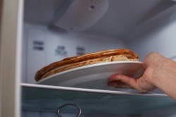 Коржи для торта на сковороде с вареной сгущенкой - шаг 22