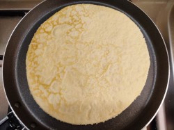 название картинки Коржи для торта на сковороде